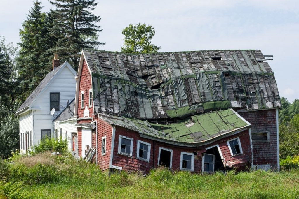 5 Warning Signs of a Potential Roof Collapse