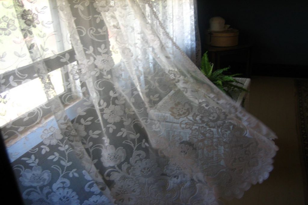 Net Curtains Add an Extra Touch to Home Decor