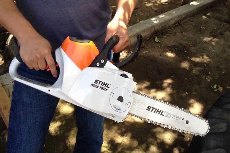 The Advantages of Using Battery Powered Chainsaws
