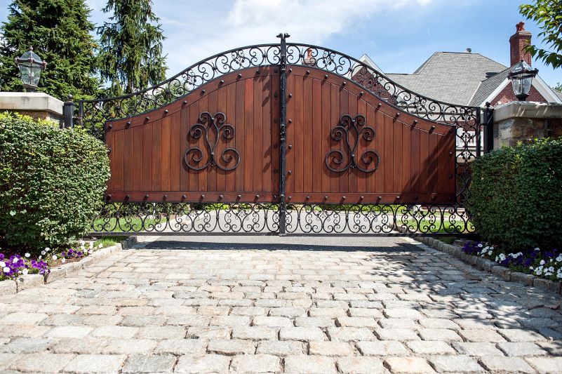 Tips to Choose the Best Driveway Gate Design for Your Home