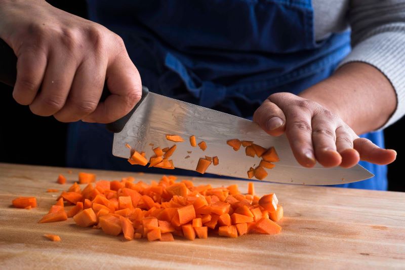 8 Quick & Dirty Tips to Help You Deal With Knife Cuts in the Kitchen