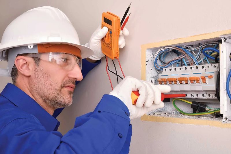 Top Most Electrician Safety Tips