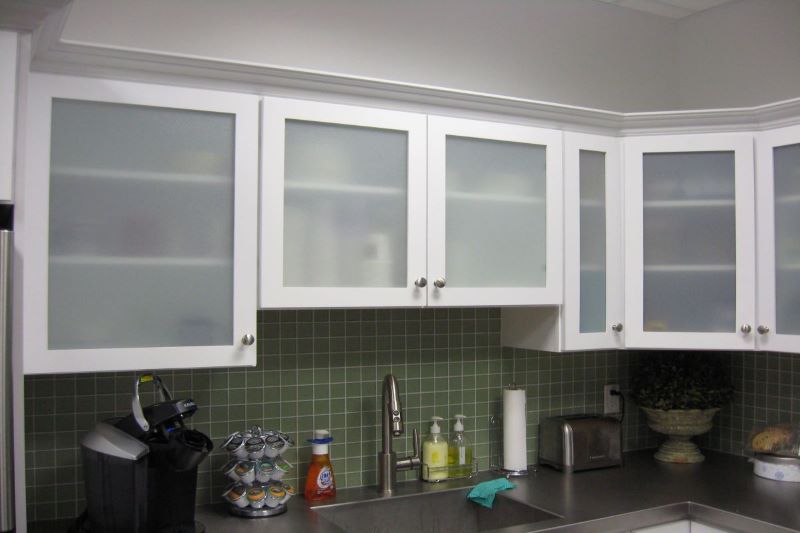 Why Glass Cabinets are Good for Kitchen Renovations